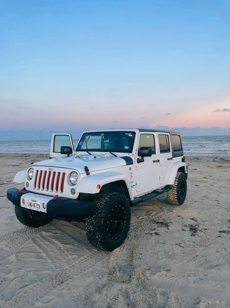 Beach Jeep Wrangler, Jeep Asthetic Picture, Blue Jeep Wrangler Aesthetic, White Jeep Aesthetic, White Jeep Wrangler Aesthetic, Jeep Girl Aesthetic, Jeep On Beach, Jeep Wrangler Aesthetic, Jeep Wrangler White