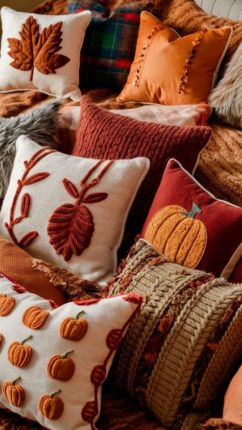 Learn how to decorate your home with cozy fall decor ideas. Incorporate warm colors, layered textiles, and ambient lighting to capture the essence of autumn. Cozy Fall Decor, Fall Mantle, Grunge Vintage, Fall Deco, Fall Decor Ideas, Creation Deco, Fall Outdoor Decor, Theme Halloween, Welcome Fall