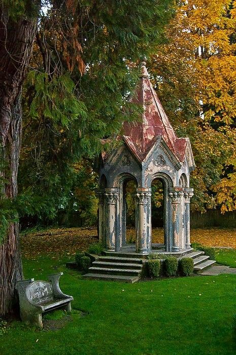 Garden Folly, Gothic Garden, Garden Buildings, Garden Structures, A Park, English Garden, Beautiful Architecture, Pretty Places, Lush Green