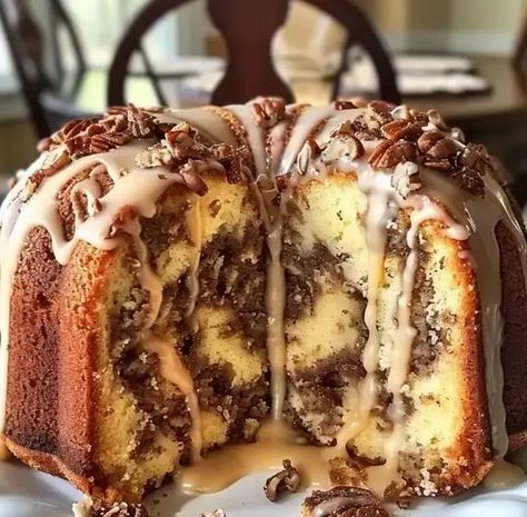 Louisiana Desserts, Cajun Desserts, Sock It To Me Cake Recipe, Sock It To Me Cake, Brownie Hacks, Bear Recipes, Sock It To Me, Louisiana Cajun, Southern Desserts