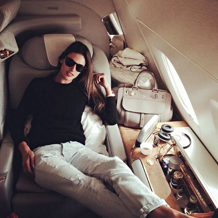 Display Cookies, First Class Flights, Luxury Lifestyle Girly, Luxury Lifestyle Women, By Any Means Necessary, Amber Rose, Woman Sitting, Rich Life, Trik Fotografi