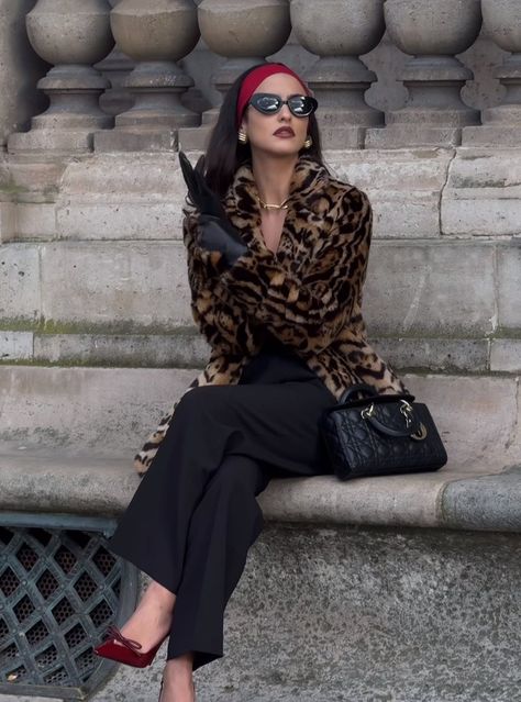 #mobwifewinter #mobwife #mobwifeaesthetic #mobwifemakeup #mobwifefashion #mobwifetrend Glamouröse Outfits, Wife Style, Mode Hijabi, Mob Wife, Looks Street Style, Mode Ootd, Print Coat, Feminine Outfit, Outfits Women