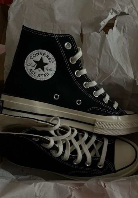 Spotify Music Aesthetic, Converse Outfit Aesthetic, Converse Shoes Aesthetic, Chuck Taylors Converse, Converse Shoes Black, Aesthetic Converse, Cute Converse Shoes, Converse Aesthetic, Black Chuck Taylors