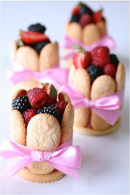 Charlotte Dessert, Dessert Parfait, Small Cakes, Dessert Aux Fruits, Summer Tea, Tea Party Food, Spring Desserts, Summer Dessert Recipes, Beautiful Desserts