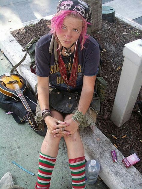 Folk Punk Aesthetic, Crust Punk Fashion, Gutter Punk, Folk Punk, 2000s Punk, Crust Punk, Rocker Chick, Street Punk, Punk Aesthetic