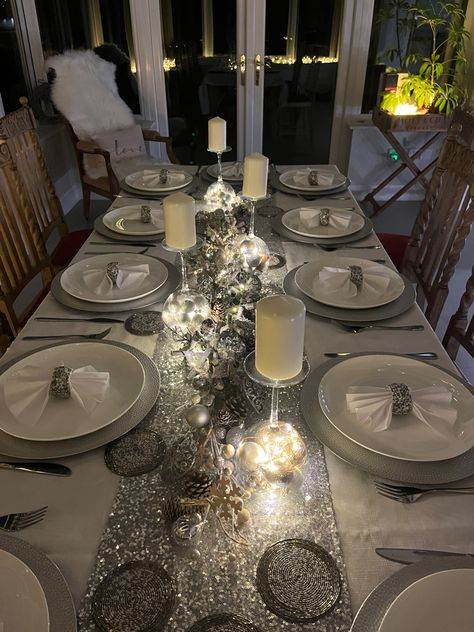 Having fun creating a light display on the table! Silver Dinner Party, Silver Christmas Table, Cosmic Christmas, Nye Party Decorations, Disco Ball Decorations, Event Table Settings, Classy Christmas Decor, Diner Party, 17 Birthday