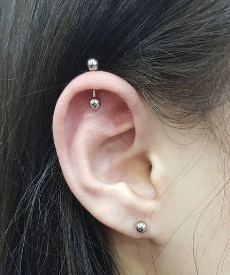 Ear piercing Vertical Piercing Ears, Pearsing Ear, Helix Barbell Piercing, Hidden Ear Piercings, Cat Flap Piercing, Koppu Earring, Upper Helix Piercing, Vertical Helix Piercing, Helix Ear Piercings