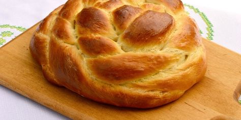 Round Challah for Rosh Hashanah Rosh Hashanah Challah Recipe, Round Challah Recipe, Challah Bread Machine Recipe, Rosh Hashana Recipes, Bellini Bar, Round Challah, Challah Recipe, Challah Bread Recipes, Rosh Hashanah Recipes