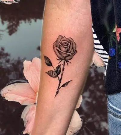 50 Best Fingerprint Tattoo Designs That are Totally Unique - Tattoo Twist Fingerprint Rose Tattoo, Sister Remembrance Tattoos Ideas, Fingerprint Flower Tattoo, Fingerprint Tattoo Memorial, Fingerprint Tattoo Ideas Unique, Fingerprint Tattoo Ideas, Thumbprint Tattoo, Black And White Rose Tattoo