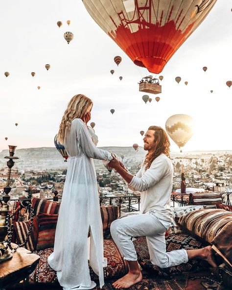 Turkey is such a surprising destination with so many different places to explore. Cappadocia is only one of them. Save this pin as photo inspiration for your next trip to Turkey and to find out what places to visit the best 🇹🇷🧡 #turkey #cappadocia #mariefeandjakesnow #travelcouple #photoinspiration #couplegoals #hotairballoons Car Engagement Photos, Unique Proposals, Proposal Pictures, Romantic Proposal, Most Romantic Places, Wedding Proposals, Romantic Places, Proposal Engagement, Hot Air Balloons