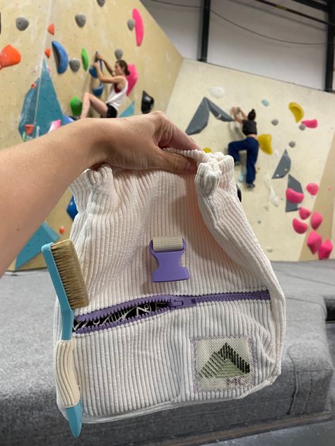 DIY chalk bucket MG Sew Chalk Bag, Diy Chalk Bag Rock Climbing, Chalk Bag Diy, Climbing Chalk Bag Pattern, Chalk Bag Pattern, Chalk Bucket, Rock Climbing Chalk Bag, Climbing Chalk Bag, Homemade Chalk