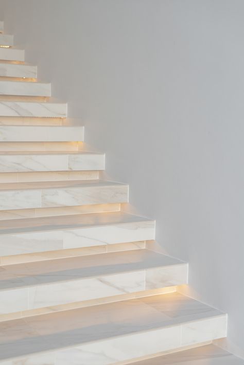 PanoramicStudio - BAAN KLANG MUEANG WATCHARAPOL Staircase Marble Design, Staircase Marble, Decorating Stairs, Stairs Tiles Design, Tiled Staircase, Staircase Interior Design, Staircase Design Modern, Marble Staircase, Stairs Design Interior