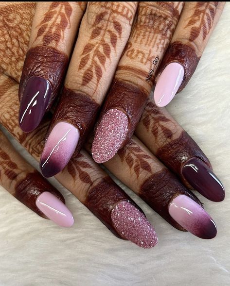 Nail Extension Art Designs, Nail Extensions With Mehndi, Gel Nails For Bride, Nail Art Engagement Brides, Wedding Nail Extensions, Mehndi Nails Art, Nail Art With Accessories, Engagement Nail Art Brides, Bridal Nail Art Indian Pink