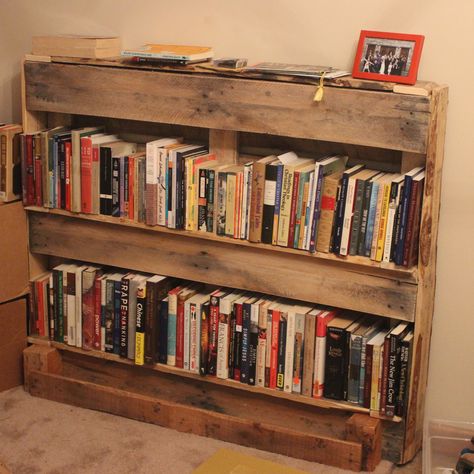 Wooden Pallet Bookshelf, Wooden Pallet Book Shelves, Diy Pallet Bookshelf Easy, Pallet Bookshelf Wall Shelves, Pallet Board Bookshelf, Wood Pallet Bookshelf, Pallets Bookshelf, Bookshelves Pallet, Palette Bookshelf