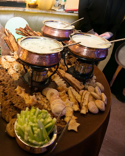 Fondue Station, Wedding Food Bars, Soup Bar, Food Truck Wedding, Hawaiian Dishes, Food Bars, Pasta Bar, Crab Claws, Food Bar