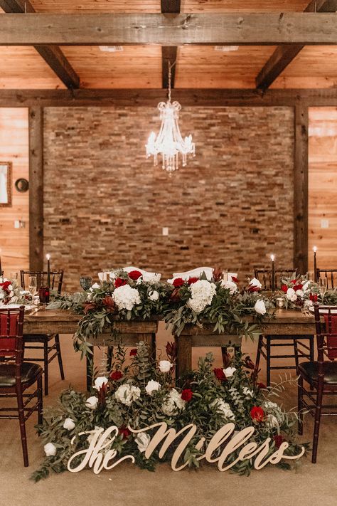 Christmas Inspired Wedding Decor, Red And White Rustic Wedding, Christmas Bride And Groom Table, Christmas Head Table Wedding, Rustic Christmas Wedding Centerpieces, Christmas Sweetheart Table, Rustic Winter Wedding Centerpieces, Christmas Western Wedding, Large Head Table Wedding