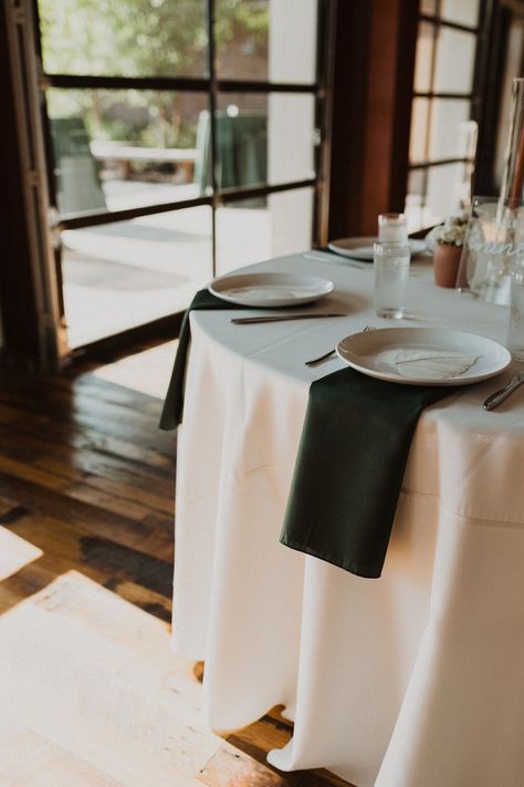 Dark Green Napkins Wedding, Green Tablescape Wedding, Green Napkins Wedding, Candle Lit Table, Green Tablescape, Forest Green Wedding, Round Wedding Tables, Awards Banquet, Dark Green Wedding