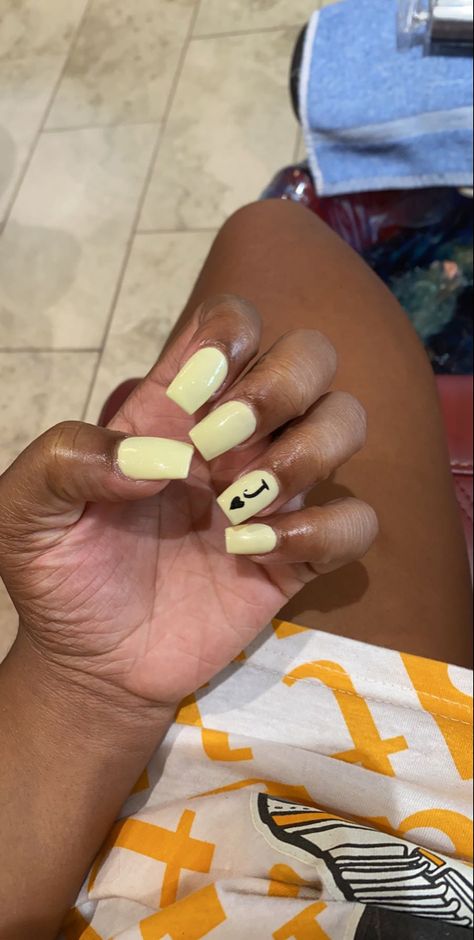 White Short Nails With Initial, Text Nail Art, Football Number Nails, Name On Nails Ideas, Z Initial Nails, S Initial Nails, Pink Nails With Initials, Initial On Nail, Nail Initials Design