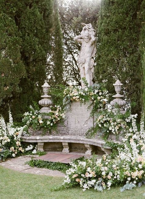 Val D Orcia, French Garden, Romantic Garden, Enchanted Garden, English Garden, Garden Statues, Pretty Places, Dream Garden, Cottage Garden