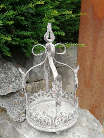 Shabby Chic und Vintage Gartendeko - Angels Garden Dekoshop Royal Decorations, Crown Decor, Shabby Chic Design, Small Flower Pots, Garden Angels, Garden Deco, Metal Trim, Crown Jewels, How To Make Ornaments