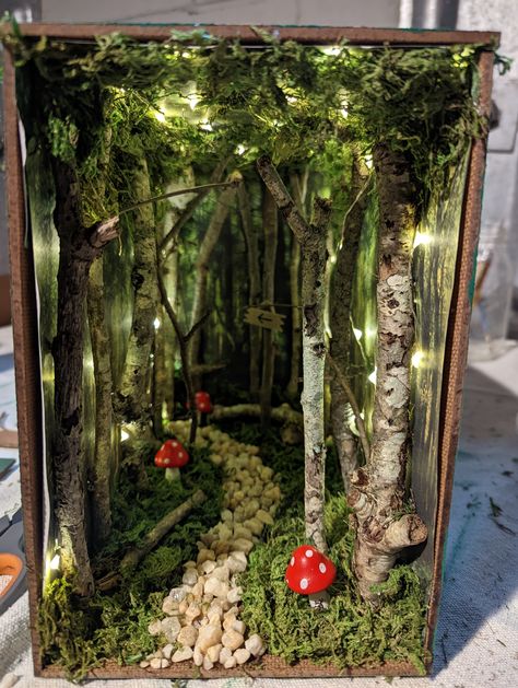 Fairy House Book Nook, Woodland Book Nook, Diy Forest Book Nook, Mushroom Book Nook, Book Nook Garden, Book Nook Diorama Diy, Fairy Garden Book Nook, Book Nook Diy Ideas, Book Nook Printable