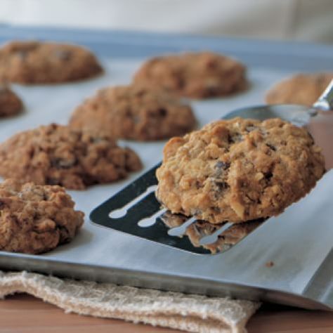 Oatmeal-Chocolate Chip Cookies | Williams Sonoma- use 1 3/4 c flour. make laurens before you add extra flour Secret Chocolate Chip Cookie Recipe, Basic Oatmeal, William Sonoma Recipes, Chocolate Chip Walnut Cookies, Oatmeal Chocolate Chip Cookie Recipe, Chip Recipe, Tasty Cookies, Almond Flour Cookies, William Sonoma