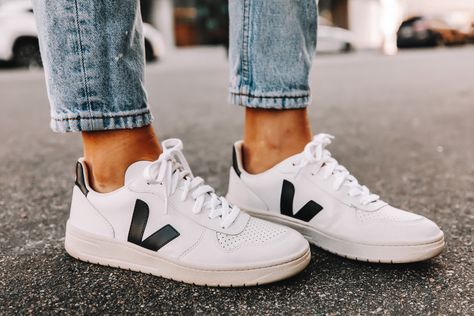 Fashion Jackson Wearing Veja V10 Sneakers Veja V-10 Sneakers Outfit, V Sneakers Outfit, Veja Sneakers Esplar, V-10 Veja, Veja Sneakers V10, Veja V12 Women Outfit, Veja V10 Outfit Women, Veja Sneakers Outfit Women, Womens Sneakers Outfit