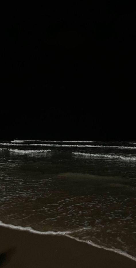 Night At Beach Aesthetic, Night At The Beach Aesthetic, Sea At Night Aesthetic, Night Out Instagram Stories, Night Beach Wallpaper, Sea Night Beach, Dark Sea Aesthetic, Beach Night Photos, Fake Story Night