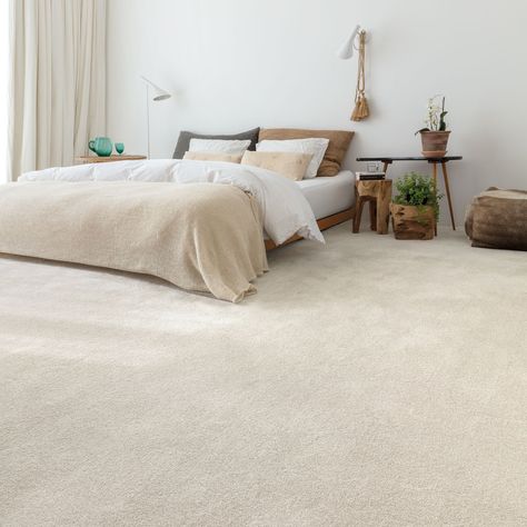 Cream Carpet Bedroom, White Carpet Bedroom, Bedroom Carpet Colors, Saxony Carpet, Cream Carpet, Oak Bedroom Furniture, Brown Carpet, Bedroom Wall Colors, Relax And Unwind