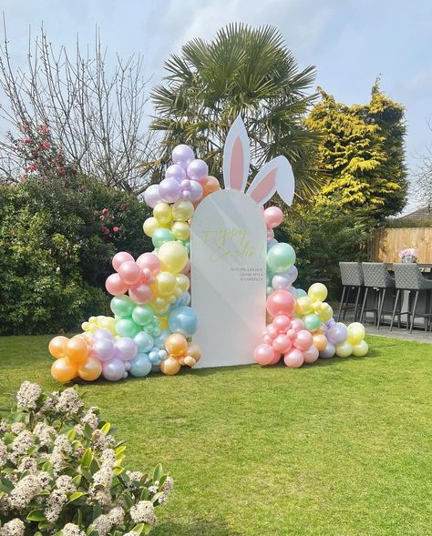 🐰HOPPY EASTER🐰 Serving up another round of glazed gorgeousness🤩 Hope everybody is having a lovely easter Sunday🤍 #easter… | Instagram Bunny Balloon Garland, Easter Balloon Wall Backdrop, Bunny Backdrop Party Ideas, Easter Party Decorations, Easter Birthday Party Ideas, Easter Party Ideas, Some Bunny Is Turning One Balloon Arch, Bunny Theme Balloon Garland, Easter Birthday Party