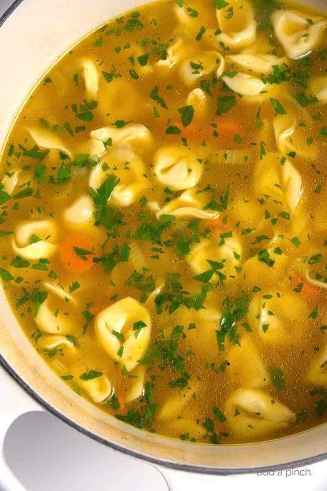 Tortellini Soup Broth Based, Vegetable Tortellini Soup Crockpot, How To Make Tortellini Soup, Cheese Tortellini Recipes Soup, Easy Tortellini Soup Recipes, Totelini Soup, Tortilini Recipes Soups, Tortelinni Soup, Frozen Tortellini Recipes