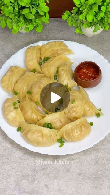 Veg Momos Chutney Recipe, How To Make Veg Momos At Home, Momos Recipe Veg, Easy Momos Recipe, Homemade Momos, Veg Momos Recipe, Momo Recipe, Schezwan Chutney, Veg Momos