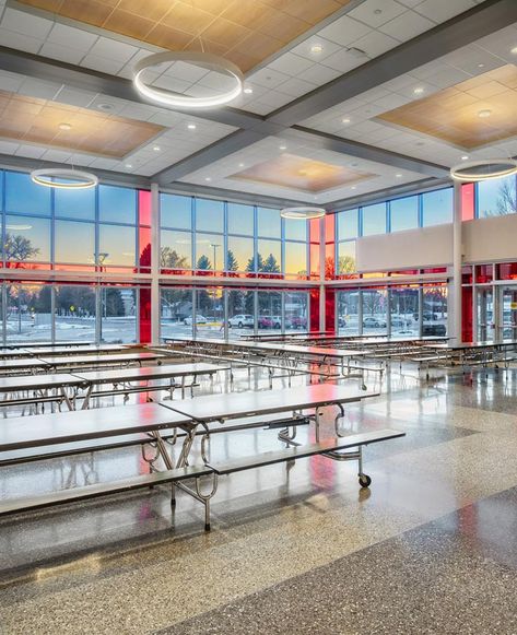 Fancy Cafeteria School, High School Cafeteria Design, Aesthetic Cafeteria School, Beautiful School Building, Aesthetic School Cafeteria, School Aesthetic Cafeteria, High School Design Interior, Science Classroom High School, Highschool Interiors