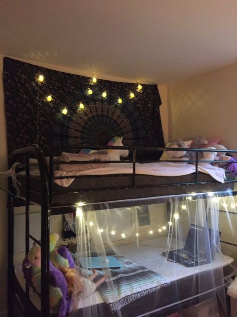 Bottom bunk converted into art/reading nook! Bottom Bunk Bed Decor, Small Bunk Bed Rooms Ideas, Bunk Bed Aesthetic Ideas, Bunk Bed Inspo Aesthetic, Cute Bunk Bed, Small Room Ideas With Bunk Beds, Room Decor With Bunk Beds, Aesthetic Room Decor Bunk Bed, Top Bunk Decor Ideas