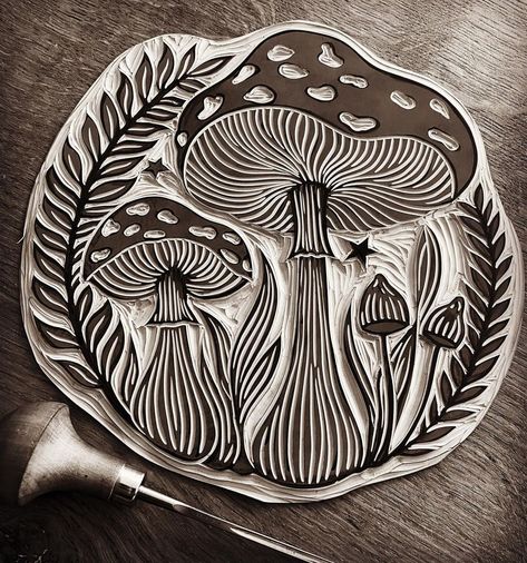 Linocut Art Mushroom, Fall Linocut Art, Linocut Sketches, Lino Mushroom, Wood Cut Printmaking, Sgraffito Mushrooms, Mushroom Printmaking, Cool Lino Prints, Mushroom Block Print