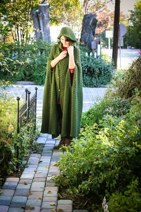 Another pic of Mia in the cloak. @ http://www.ravelry.com/projects/marla3206/long-hooded-cape Crochet Medieval Dress, Crochet Hooded Cloak, Crochet Cape With Hood Free Pattern, Crochet Cape Pattern Free, Long Hooded Cape Crochet Pattern Free, Hooded Cloak Pattern, Cape Pattern Free, Hooded Capes, Hooded Cape Pattern