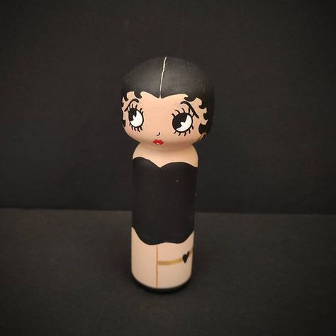 How To Paint Peg Doll Faces, Peg Doll Characters, Peg Dolls Diy, Peg Dolls Ideas, Peg Dolls Disney, Wooden Peg Dolls Family, Bead People, Emotion Peg Dolls, Dolly Pegs