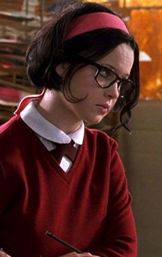 Thora Birch as Enid in 'Ghost World' (2001). Costume Designer: Mary Zophres Winona Heathers, Ghost World Movie, Thora Birch, Ghost World, Movie Nerd, Costume Designer, Movie Fashion, Film Stills, Costume Design