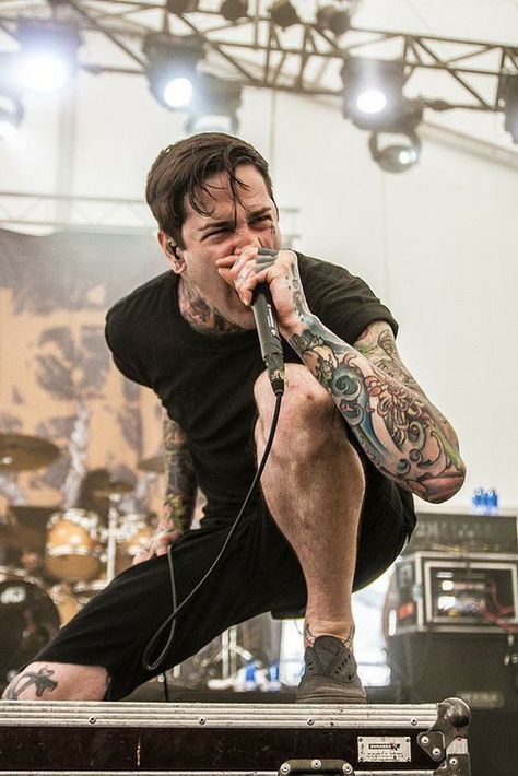 Mitch Lucker, Parkway Drive, Concert Aesthetic, Legends Never Die, Celebrity Travel, Celebrity Design, Emo Bands, Pierce The Veil, Music Humor