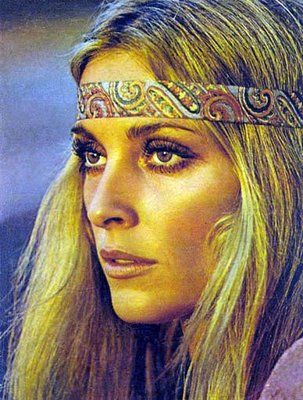 1. unknown 2. Sharon Tate 70s 3. https://back2retro.wordpress.com/2011/06/29/sharon-tate/ 4. unknown Mundo Hippie, Hippie Makeup, 70s Makeup, 60s Hippie, Hippie Party, 70s Hair, Fest Outfits, Mode Hippie, Hippie Man