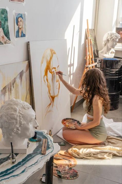 Painting Session Aesthetic, Artist At Work Aesthetic, Artist Aesthetic Photography, Painter Asthetic Picture, 2024 Vision Board Artist, Woman Artist Aesthetic, Female Painter Aesthetic, Artist Career Aesthetic, Artistic Vision Board Art