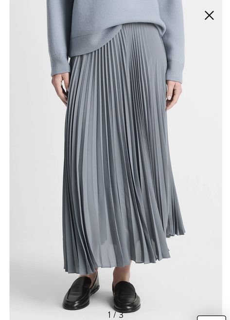 Pleated Skirt Outfit Ideas, Pleated Skirt Outfit, Fabric Textured, Pleat Skirt, Aline Skirt, Pleated Midi Skirt, Move In, Skirt Outfits, Skirt Top