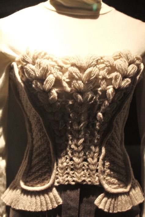 knitted corset - Google Search Sweater Corset, Knit Corset Top, Knitted Corset, Knit Corset, Crochet Corset, Knitted Wit, Knitwear Fashion, Textiles Fashion, Beautiful Knitting