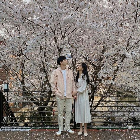 Spring Outfits Japan, Japan Ootd, Japan Photoshoot, Prenuptial Photoshoot, Japan Wedding, Japan Spring, Korean Wedding Photography, Cherry Blossom Japan, Japan Sakura