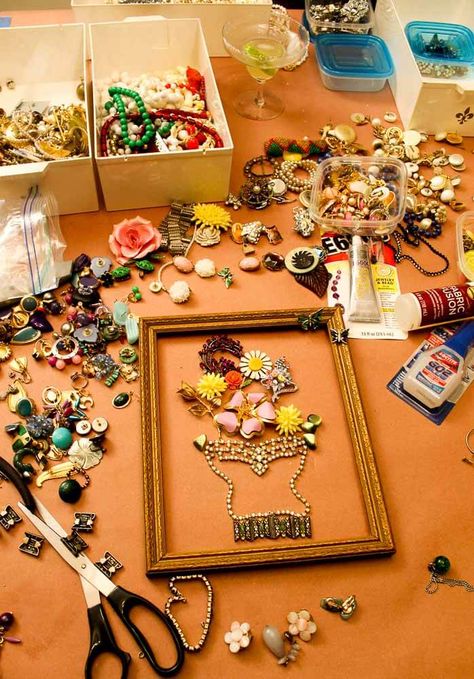 Making art from broken vintage costume jewelry - Denise & I share our tips - Retro Renovation Costume Jewelry Crafts, Old Jewelry Crafts, Vintage Jewelry Ideas, Jewelry Frames, Vintage Jewelry Repurposed, Retro Renovation, Jewelry Christmas Tree, Vintage Jewelry Crafts, Vintage Jewelry Art