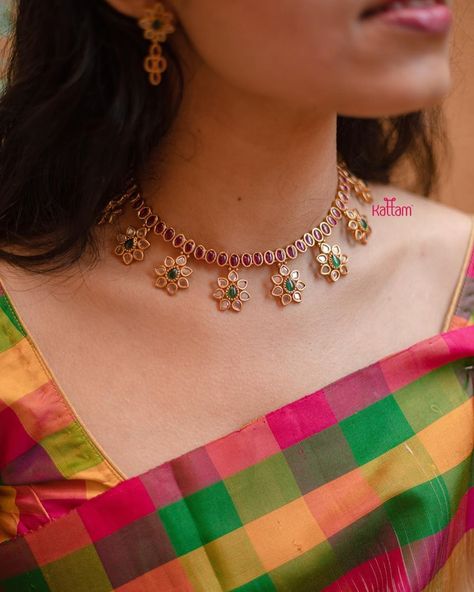 Latest Simple Jewellery Designs, Kempulu Pachalu Necklace, Papidibilla Designs Gold, Stones Necklace Gold, Stone Necklace Designs, Gold Necklace Set Simple, Stone Gold Necklace, Gold Stone Necklace, Simple Necklace Designs