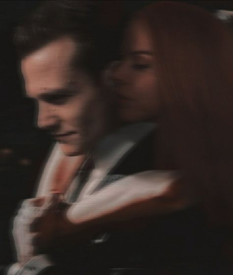 donna paulsen harvey specter sarah rafferty gabriel macht darvey manip edit suits Suits Series Aesthetic, Suits Show Wallpaper, Suits Show Aesthetic, Harvey Specter Wallpapers, Suits Wallpaper Tv Show, Suits Aesthetic Tv, Harvey Specter And Donna, Suits Aesthetic Tv Show, Harvey Specter Aesthetic