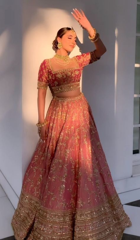 Lehenga From Scratch, Emmy Red Carpet, Latest Bridal Lehenga Designs, Friends Dress, Mehendi Outfit, Desi Fits, Emmys Red Carpet, Indian Bridesmaid Dresses, Simple Lehenga