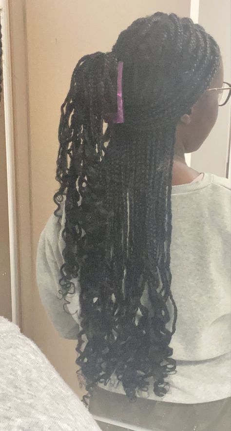 Mid Back Length Hair Braids, Box Braids Ideas Medium, Thick Knotless Braids With Curls, Curled Ends Box Braids, Braided Hairstyles Curly Ends, Braids With Curls At The End Hairstyles, Braids W Curls At The End, Knowles’s Braids With Curly Ends, Knotless Box Braids Medium Hairstyles