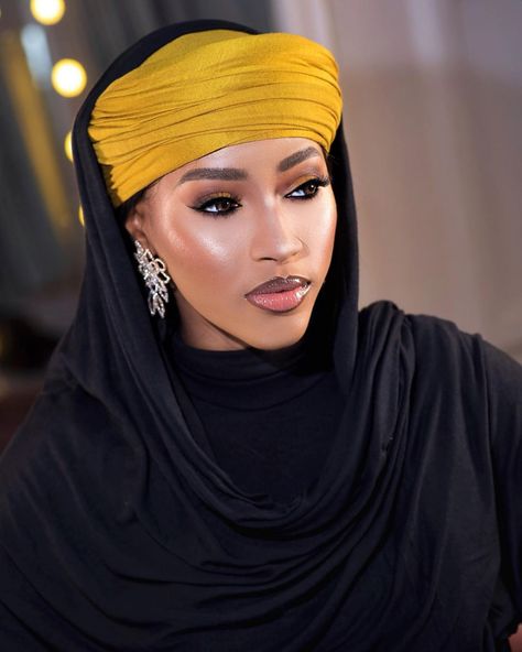 15 Beautiful Fulani/Hausa Head wrap Styles / MÉLÒDÝ JACÒB Asoebi Head Wraps, Simple Gele Styles For Asoebi, Hairstyles For No Edges, Nigerian Head Wrap, Gele Head Wrap, Galaxy Eyeshadow, Gele Styles, African Head Dress, Asoebi Style